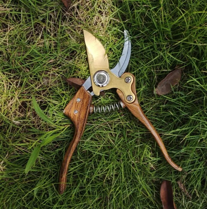 Broušení zahradnických nůžek